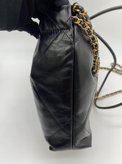 香奈儿 22 迷你手提包，黑色，配金色链条（白色 Logo），货号：8760