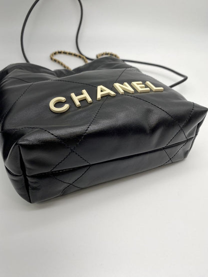 香奈儿 22 迷你手提包，黑色，配金色链条（白色 Logo），货号：8760