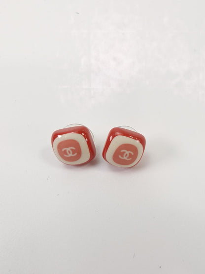 CHANEL Chanel earrings with Coco mark in pink and red. Reference number: 9674