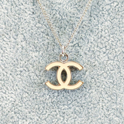 香奈儿 (CHANEL) 可可标志白色银色项链，货号：9767