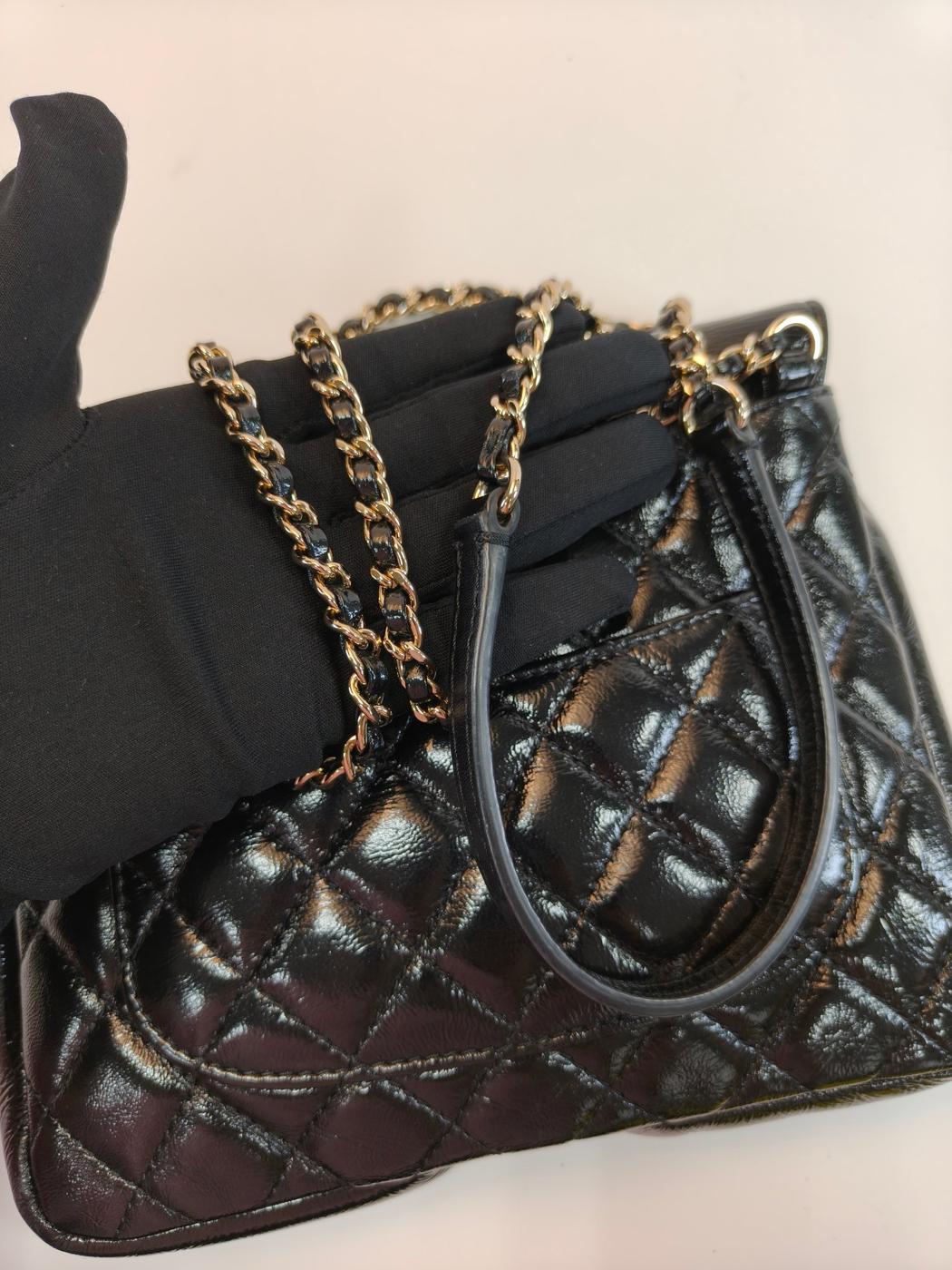 香奈儿 (CHANEL) 鱼子酱纹皮革绗缝肩背包，黑色。货号：9856