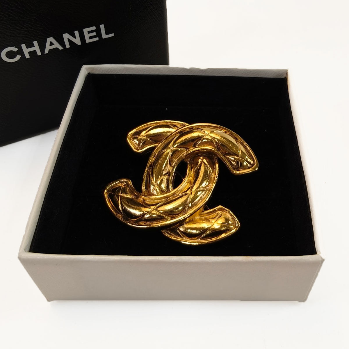 香奈儿 (CHANEL) 绗缝可可标志胸针，金色，参考编号：9991