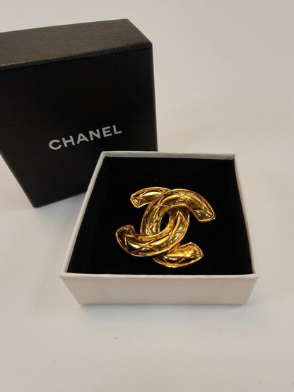 香奈儿 (CHANEL) 绗缝可可标志胸针，金色，参考编号：9991