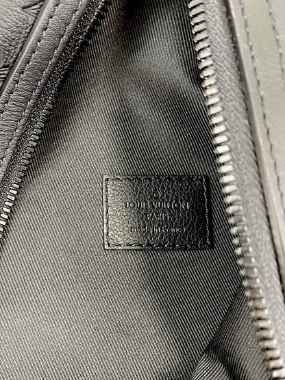 路易威登 M21890 Duo 斜挎包/单肩包 Monogram Shadow 参考编号：10102