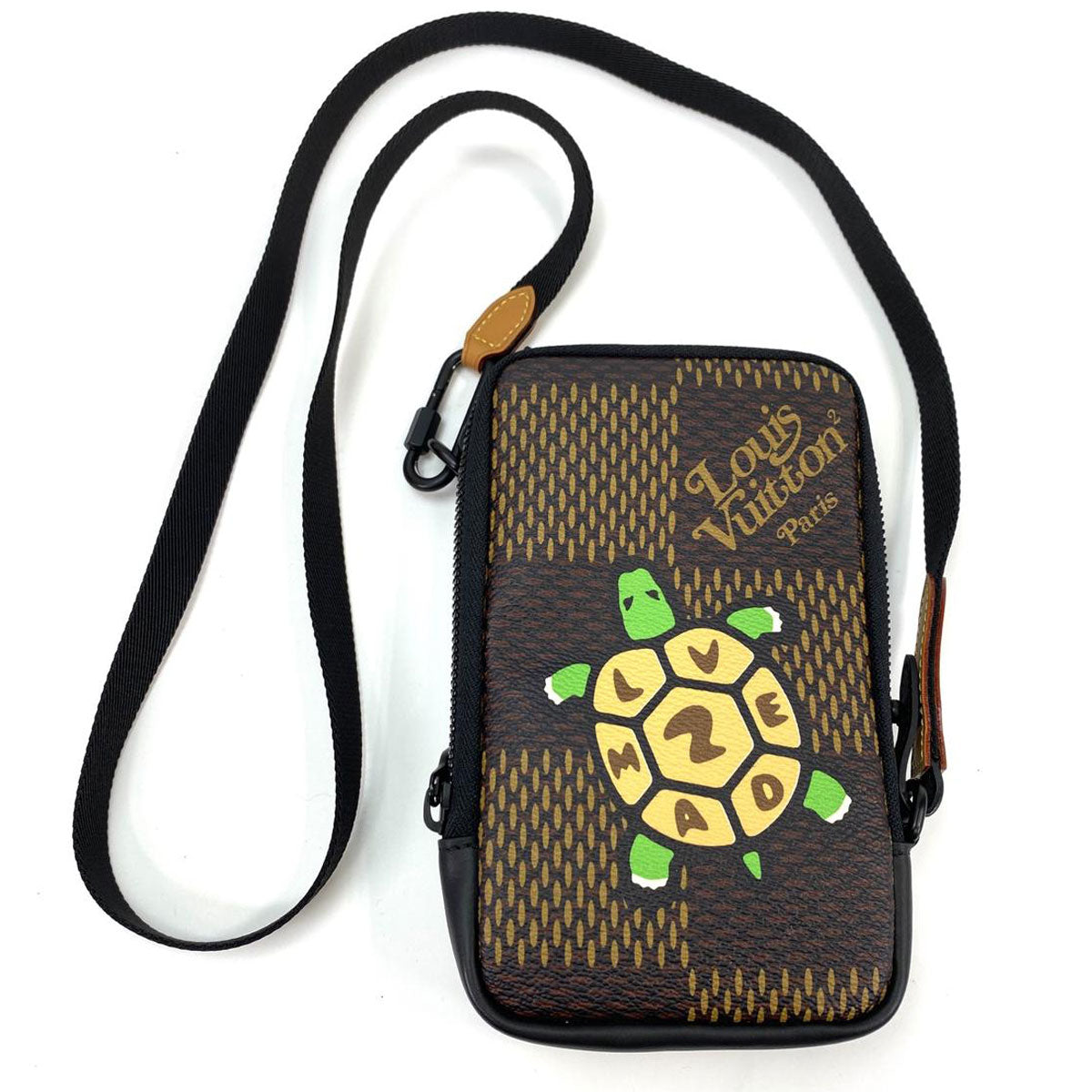 路易威登 (LOUIS VUITTON) 双手机包，NIGO 联名款，龟纹印花，N40377，肩背包，Damier Giant Ebene 皮革，参考编号：10109