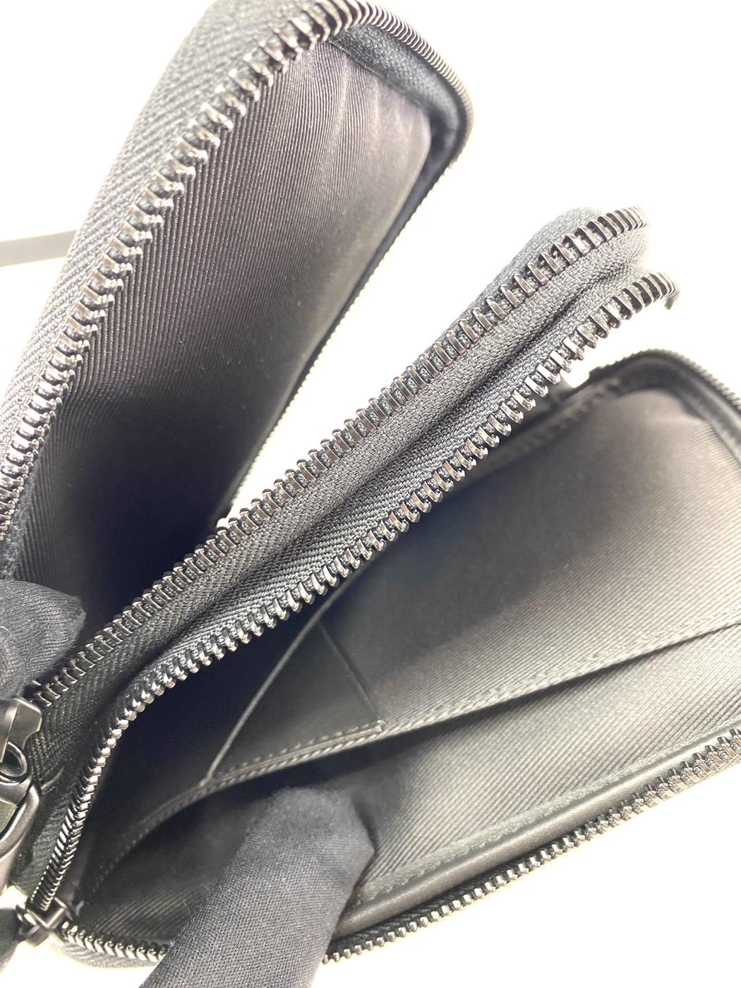 路易威登 (LOUIS VUITTON) 双手机包，NIGO 联名款，龟纹印花，N40377，肩背包，Damier Giant Ebene 皮革，参考编号：10109