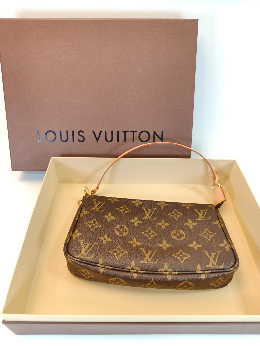 LOUIS VUITTON Monogram Pochette Accessoires Accessory Pouch Handbag Brown Control number: 10542