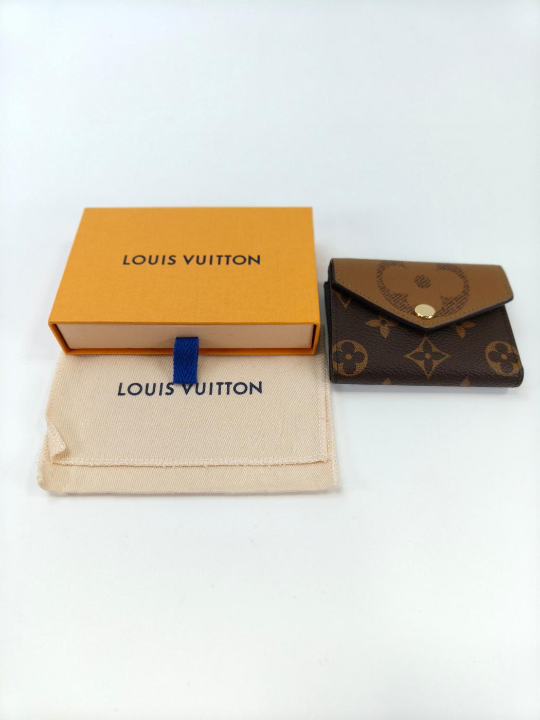 LOUIS VUITTON Portefeuille Zoe Trifold Wallet Monogram Brown Model Number: 10575