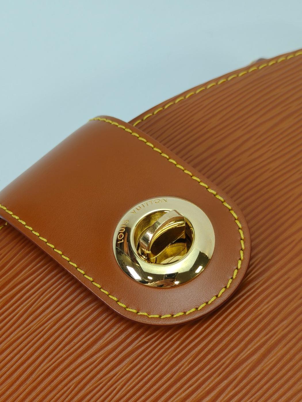 LOUIS VUITTON ルイヴィトン エピ クリュニー ショルダーバッグ
