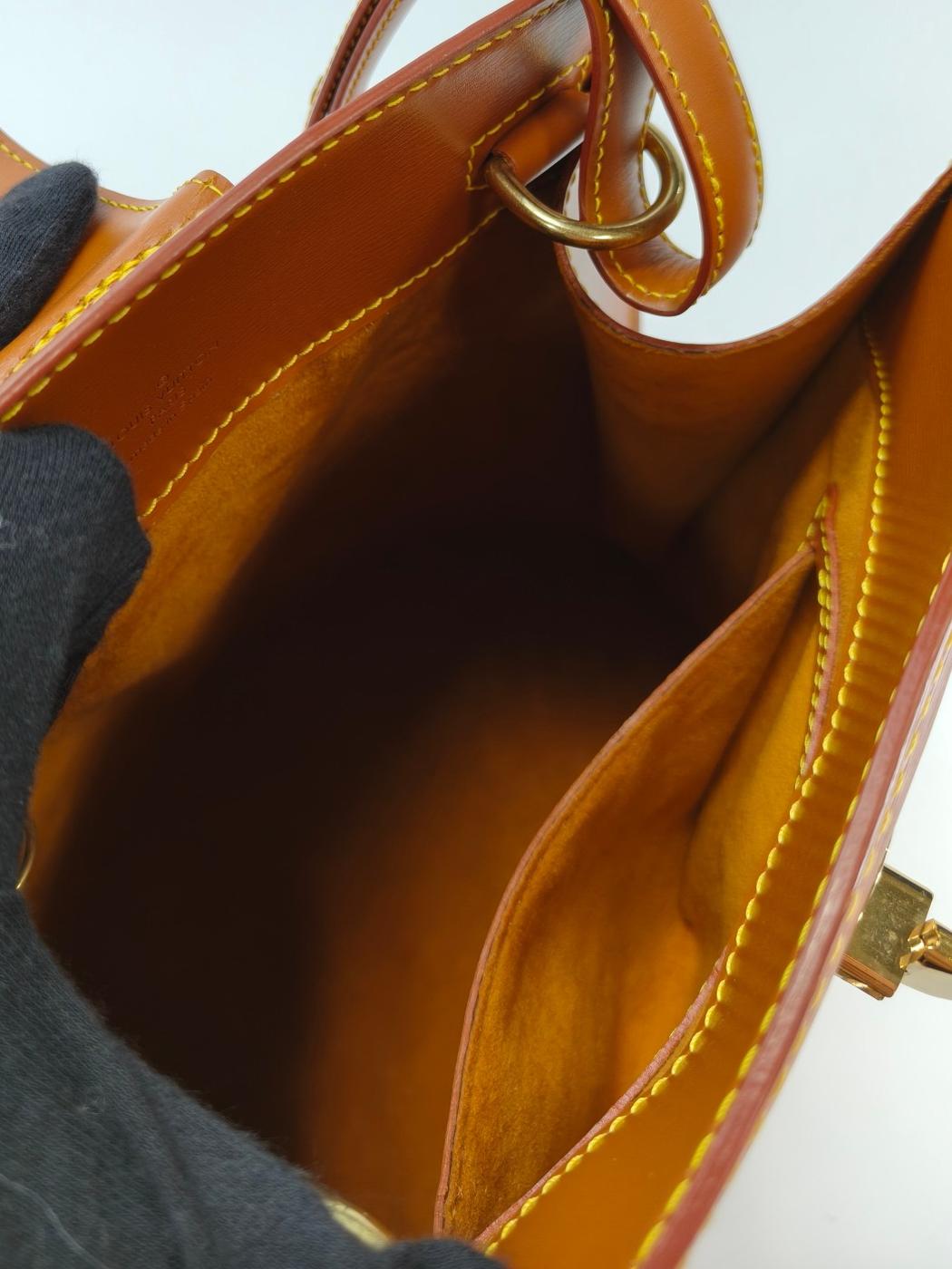 LOUIS VUITTON ルイヴィトン エピ クリュニー ショルダーバッグ ブラウン 管理番号：11002