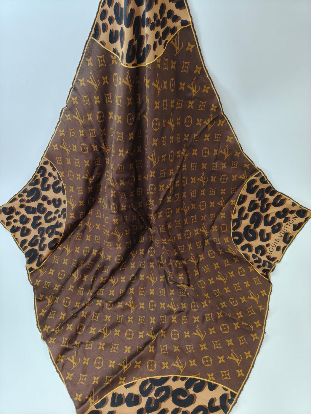 Louis Vuitton ルイヴィトン カレ・モノグラム レオパード シルク スカーフ ブラウン 管理番号：11122