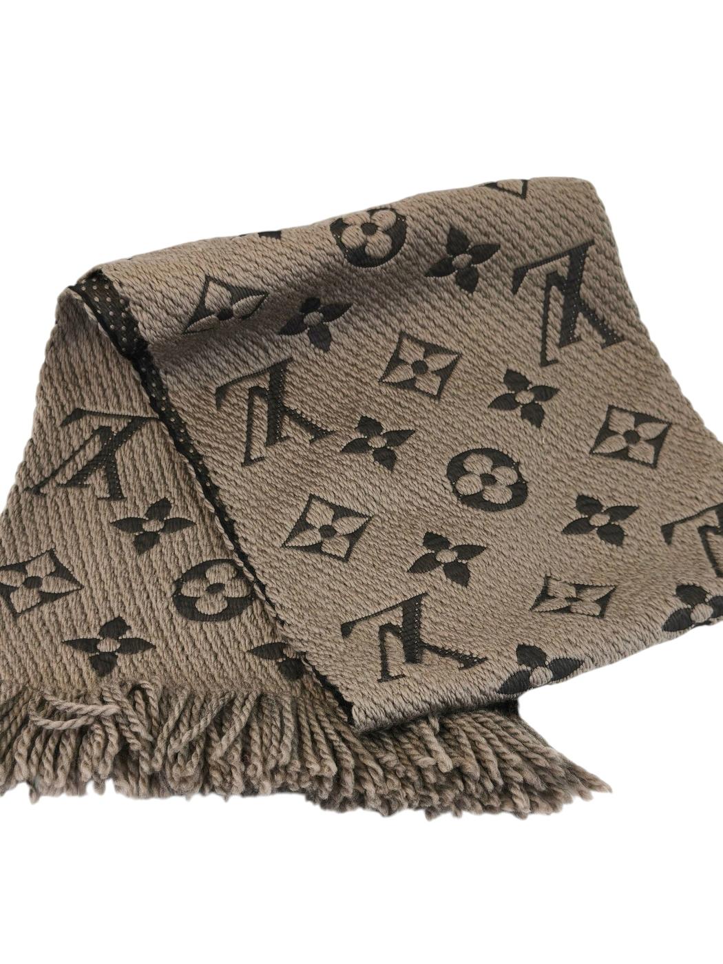 Louis Vuitton ルイ ヴィトン エシャルプ ロゴマニア マフラー グレー 管理番号：11433