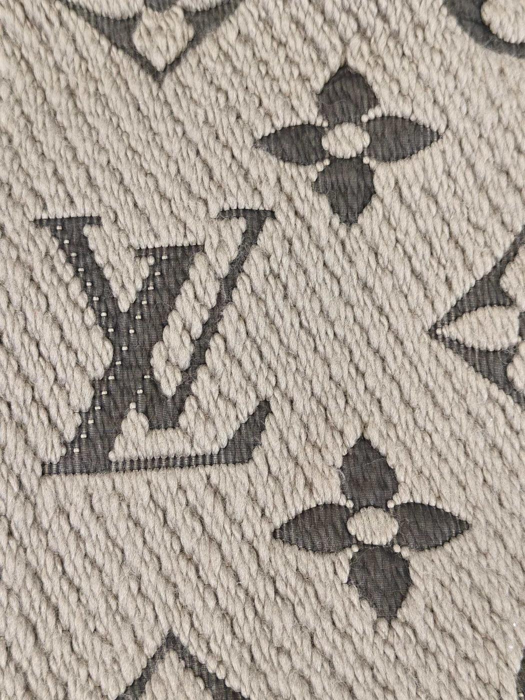 Louis Vuitton ルイ ヴィトン エシャルプ ロゴマニア マフラー グレー 管理番号：11433