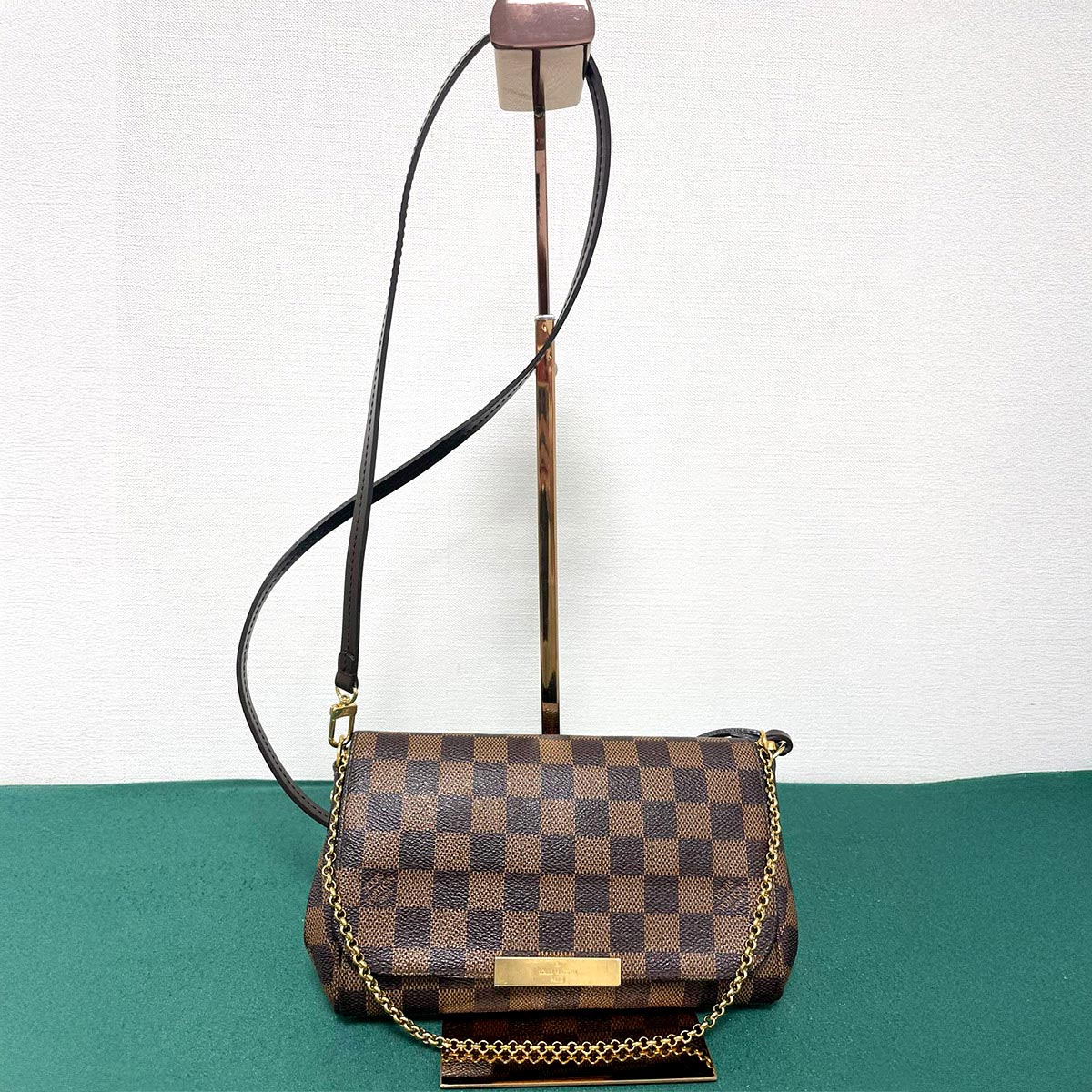 路易威登最喜爱的 PM Damier Ebene Damier 帆布单肩包。参考编号：1993。