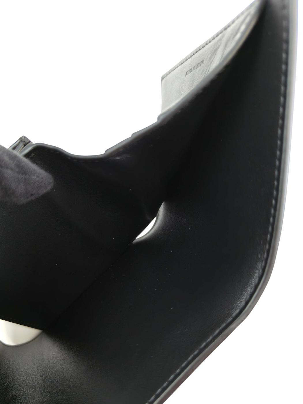 Celine セリーヌ トリオンフ 三つ折り財布 ブラック 管理番号：11640