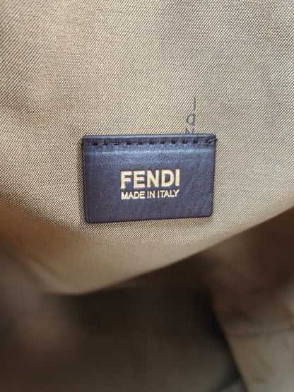 FENDI 两用托特包，饰有 FF 标志，尼龙材质，黑色。参考编号：10075。