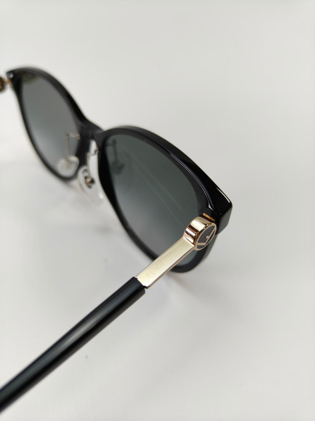 FENDI フェンディ サングラス ブラック 管理番号：11044