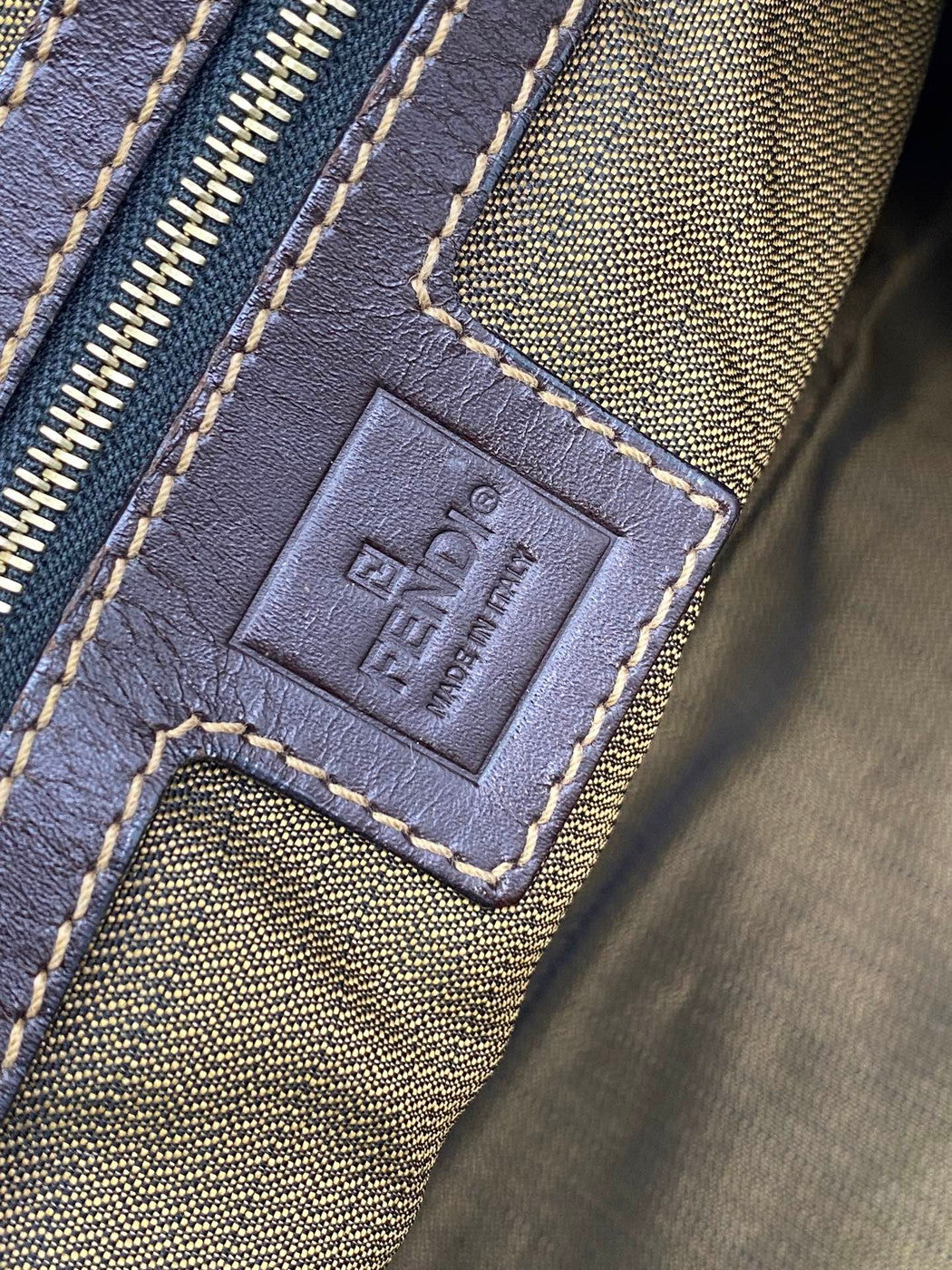 FENDI フェンディ ズッカ柄 ハンドバッグ キャンバス レザー カーキブラウン 茶 ダークブラウン 管理番号：8671