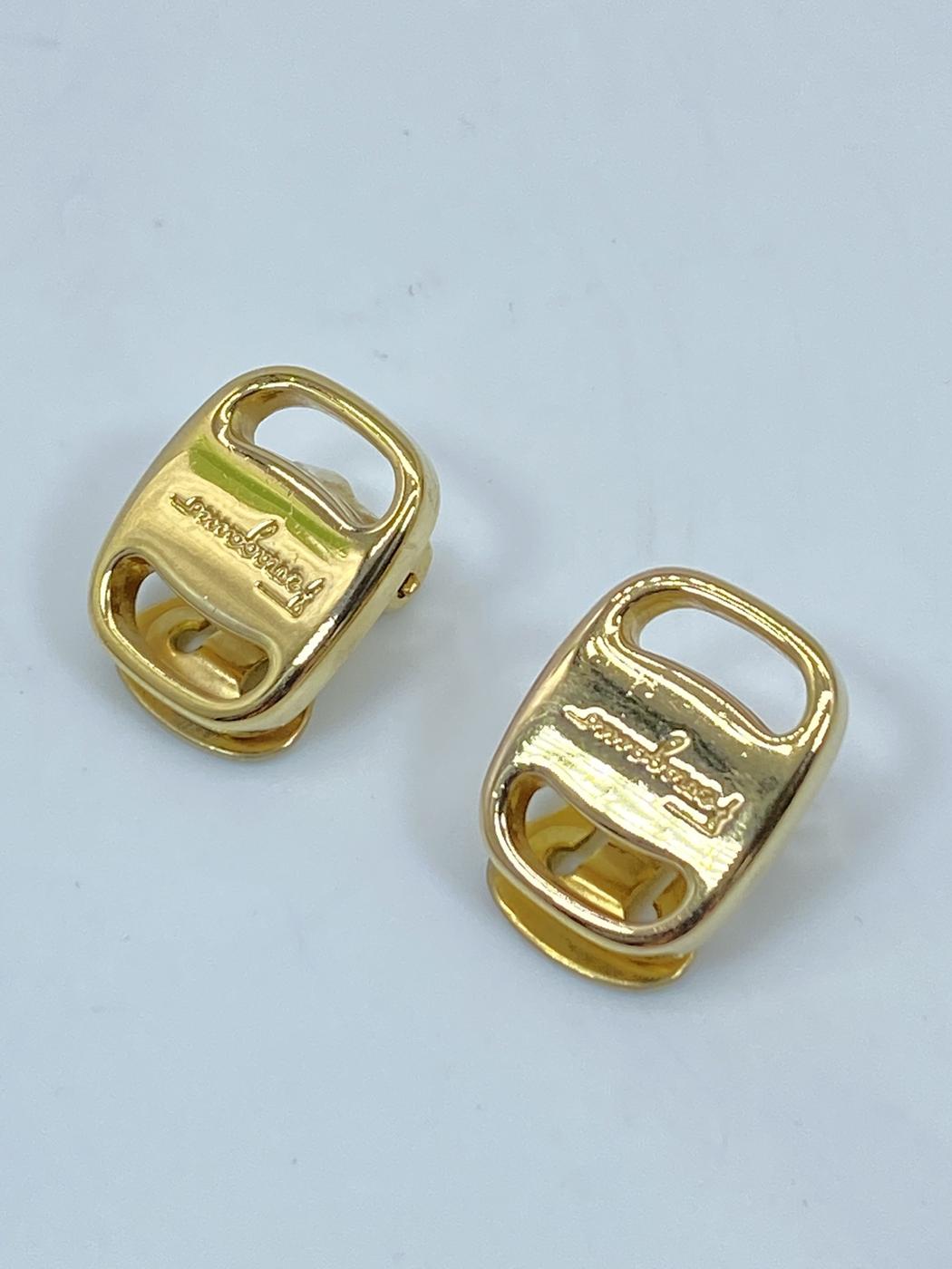 Salvatore Ferragamo フェラガモ ヴァラ イヤリング ゴールド 管理番号：4755