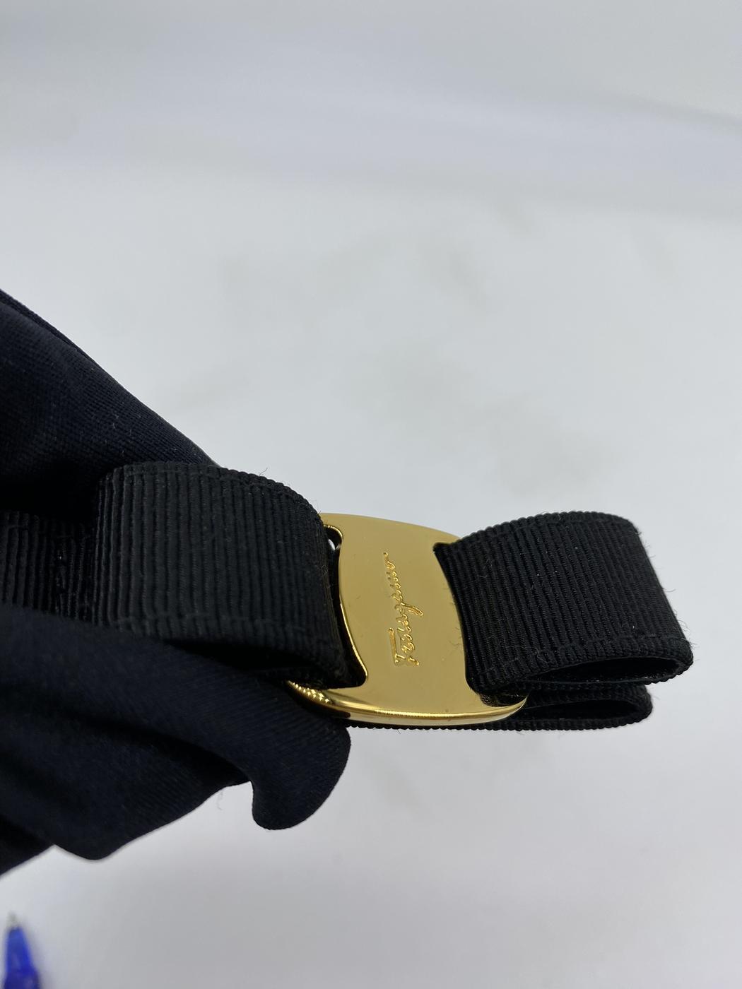 Salvatore Ferragamo サルヴァトーレフェラガモ チャーム キーホルダー ヴァラリボン メタル ブラック×ゴールド 管理番号：7022