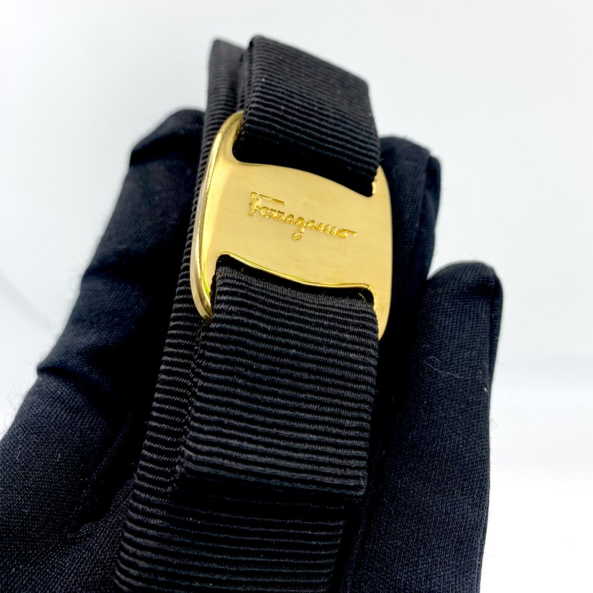 Salvatore Ferragamo Vara 缎带发夹，黑色和金色五金配件，帆布发夹，女士，产品编号：7546