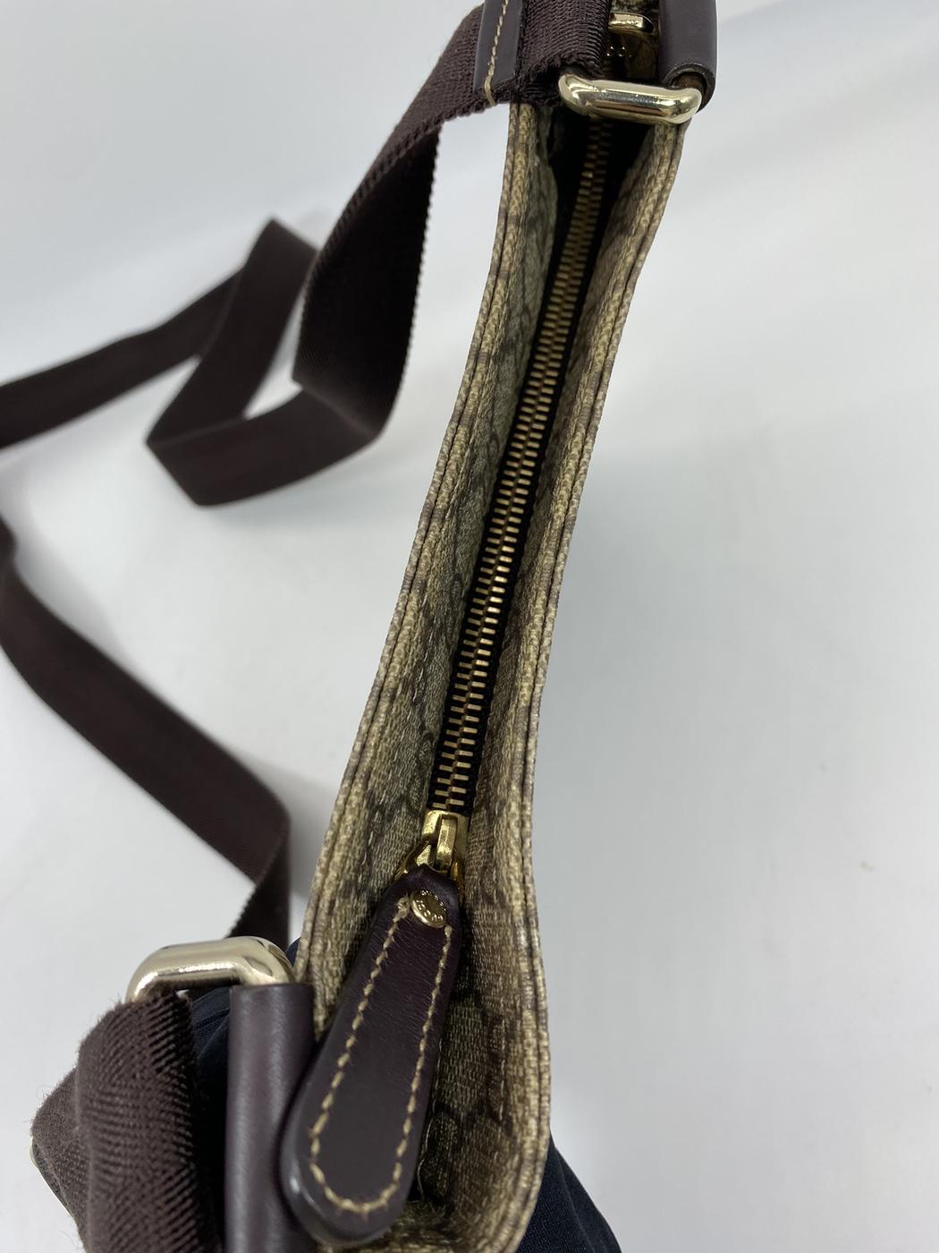 GUCCI GG Supreme Shoulder Bag Crossbody Bag Product number: 6773