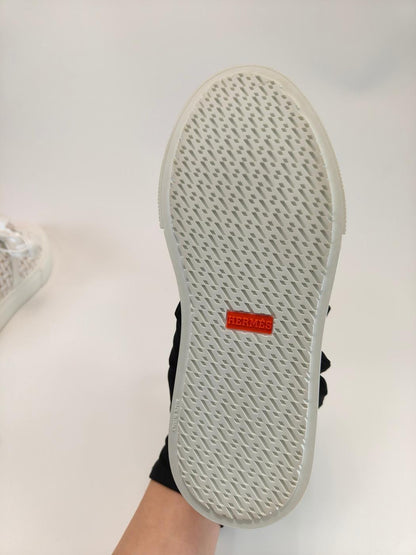 爱马仕 Hermès Day 运动鞋，尺码 37.5（约 24 厘米），白色，全新未使用，货号：10380