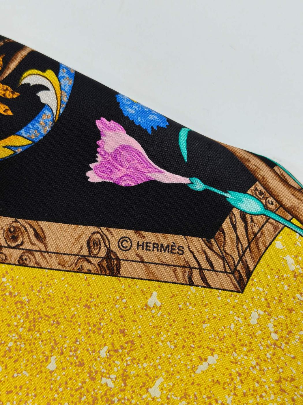 HERMES エルメス カレ90 東洋の石と西洋の石細工 シルク スカーフ ブラック×イエロー 管理番号：11083