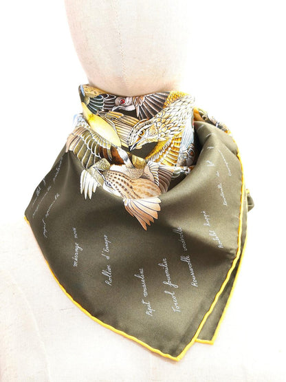 HERMES エルメス カレ90 侵入者 鳥柄 シルク スカーフ カーキ 未使用 管理番号：11114