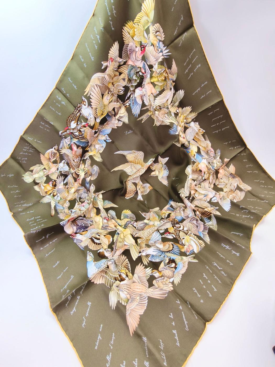 HERMES エルメス カレ90 侵入者 鳥柄 シルク スカーフ カーキ 未使用 管理番号：11114