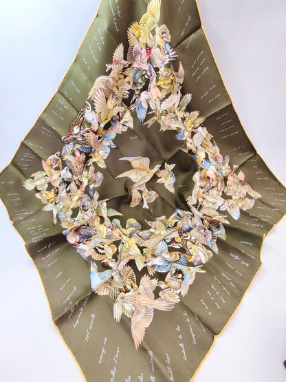 HERMES エルメス カレ90 侵入者 鳥柄 シルク スカーフ カーキ 未使用 管理番号：11114