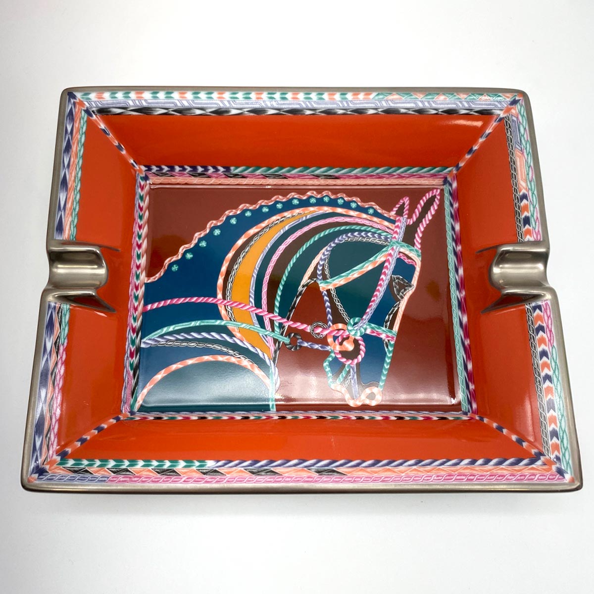 近全新爱马仕 Robe du Soir 烟灰缸 H311508M 01，烟灰缸，配件托盘，红色和橙色，参考编号：9158