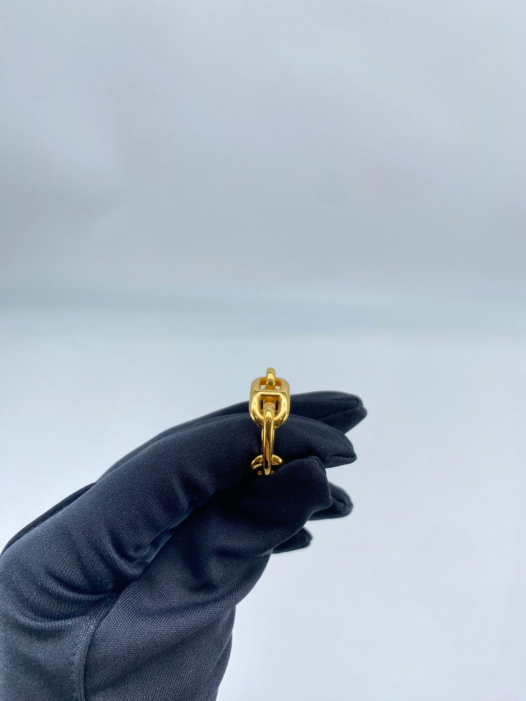 爱马仕 Chaine d'Ancre 金丝巾戒指。参考编号：9293。
