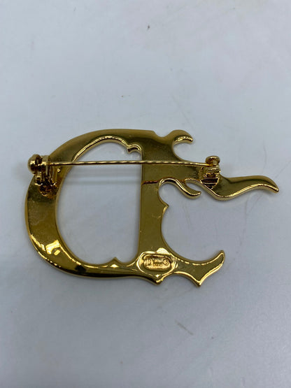 迪奥 (Christian Dior) D 字形标志胸针，饰以金色火焰图案。女士稀有复古单品。参考编号：7138。