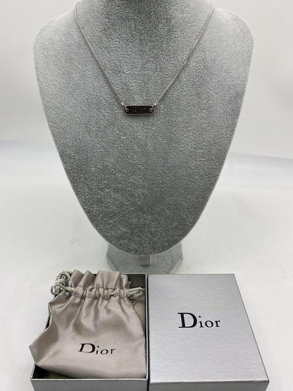 Christian Dior 椭圆形吊坠项链，饰有品牌标志，镀银材质，控制编号：8109