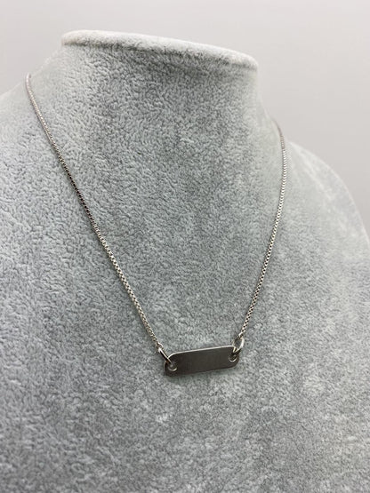 Christian Dior 椭圆形吊坠项链，饰有品牌标志，镀银材质，控制编号：8109
