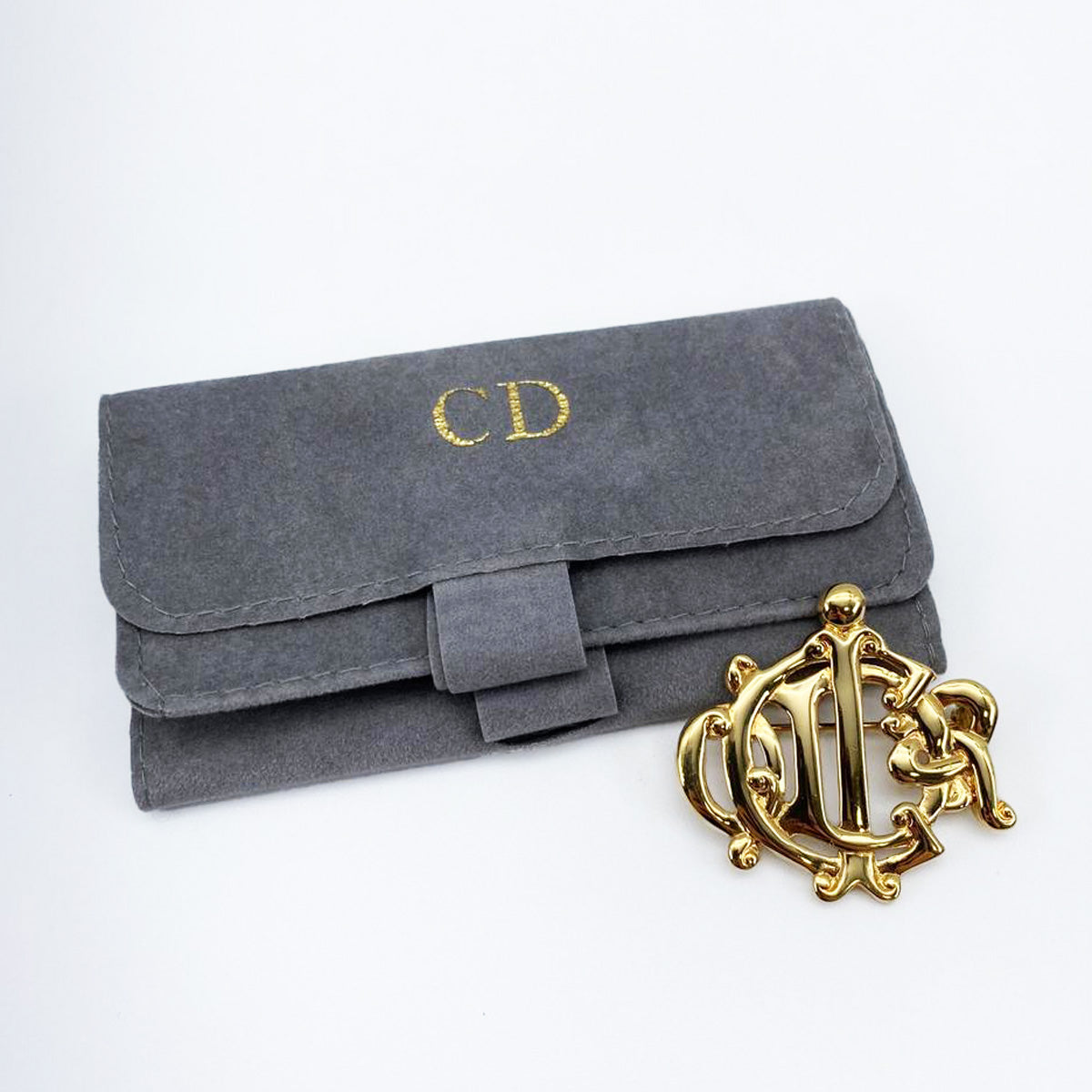 Christian Dior ディオール ロゴ エンブレム ブローチ 刻有 金 管理番号：9008