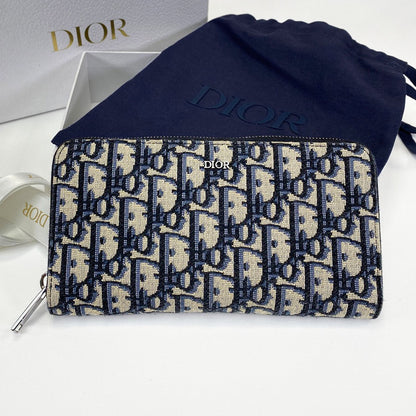 Christian Dior Trotter Oblique 提花拉链长款钱包，海军蓝帆布和皮革材质（产品代码：2ESBC252YSE）
