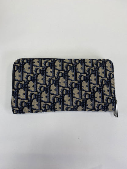 Christian Dior Trotter Oblique 提花拉链长款钱包，海军蓝帆布和皮革材质（产品代码：2ESBC252YSE）