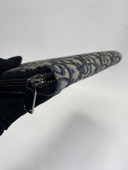 Christian Dior Trotter Oblique 提花拉链长款钱包，海军蓝帆布和皮革材质（产品代码：2ESBC252YSE）