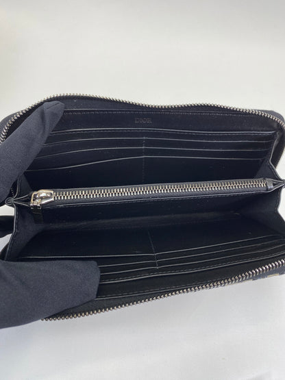 Christian Dior Trotter Oblique 提花拉链长款钱包，海军蓝帆布和皮革材质（产品代码：2ESBC252YSE）