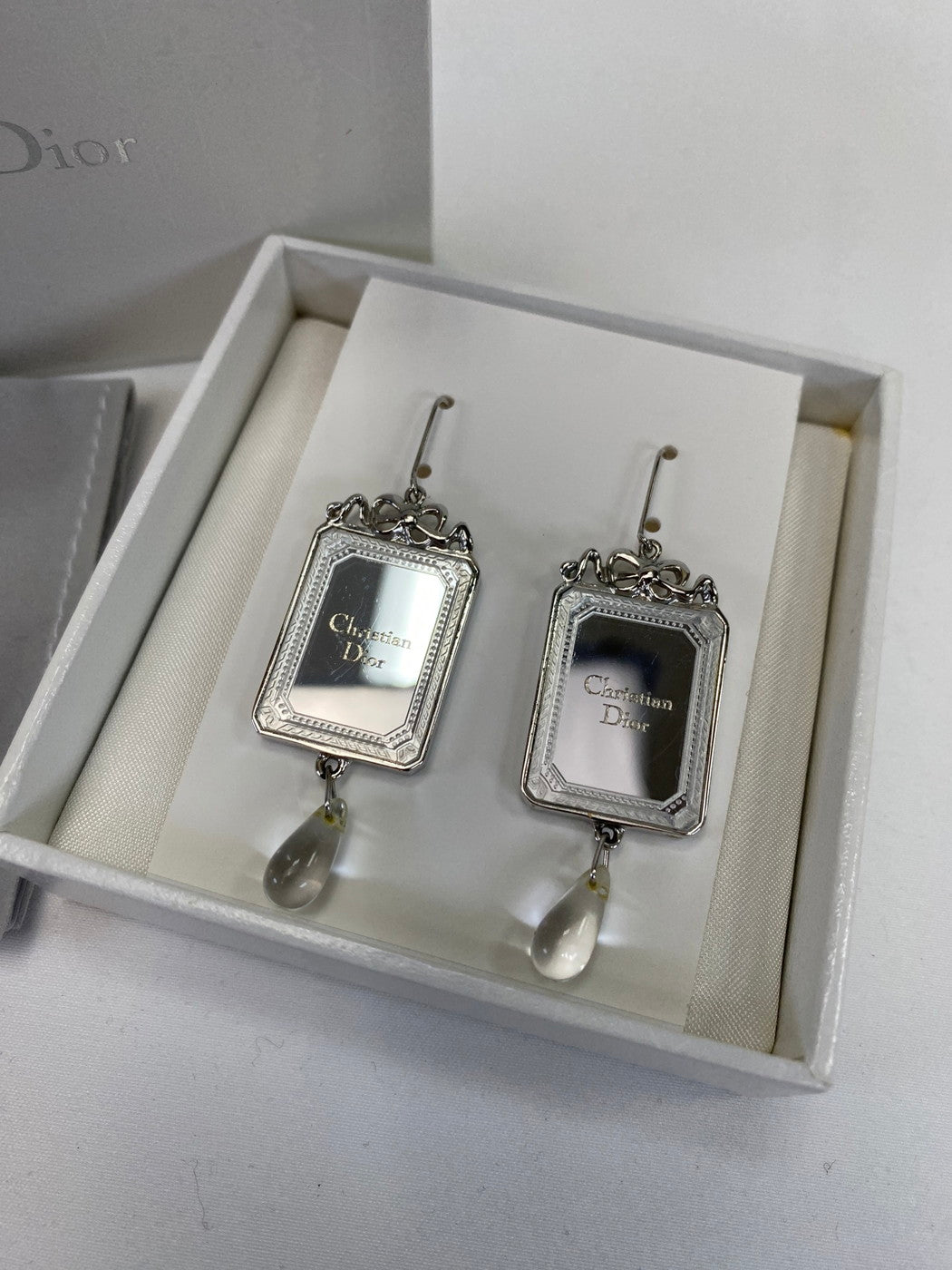 Dior 银色镜框水滴耳环（货号：9436）