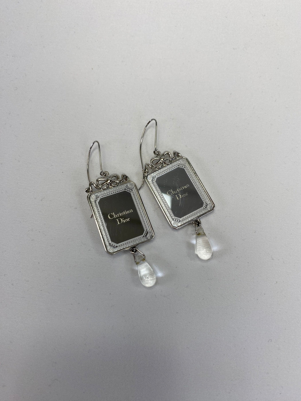 Dior 银色镜框水滴耳环（货号：9436）