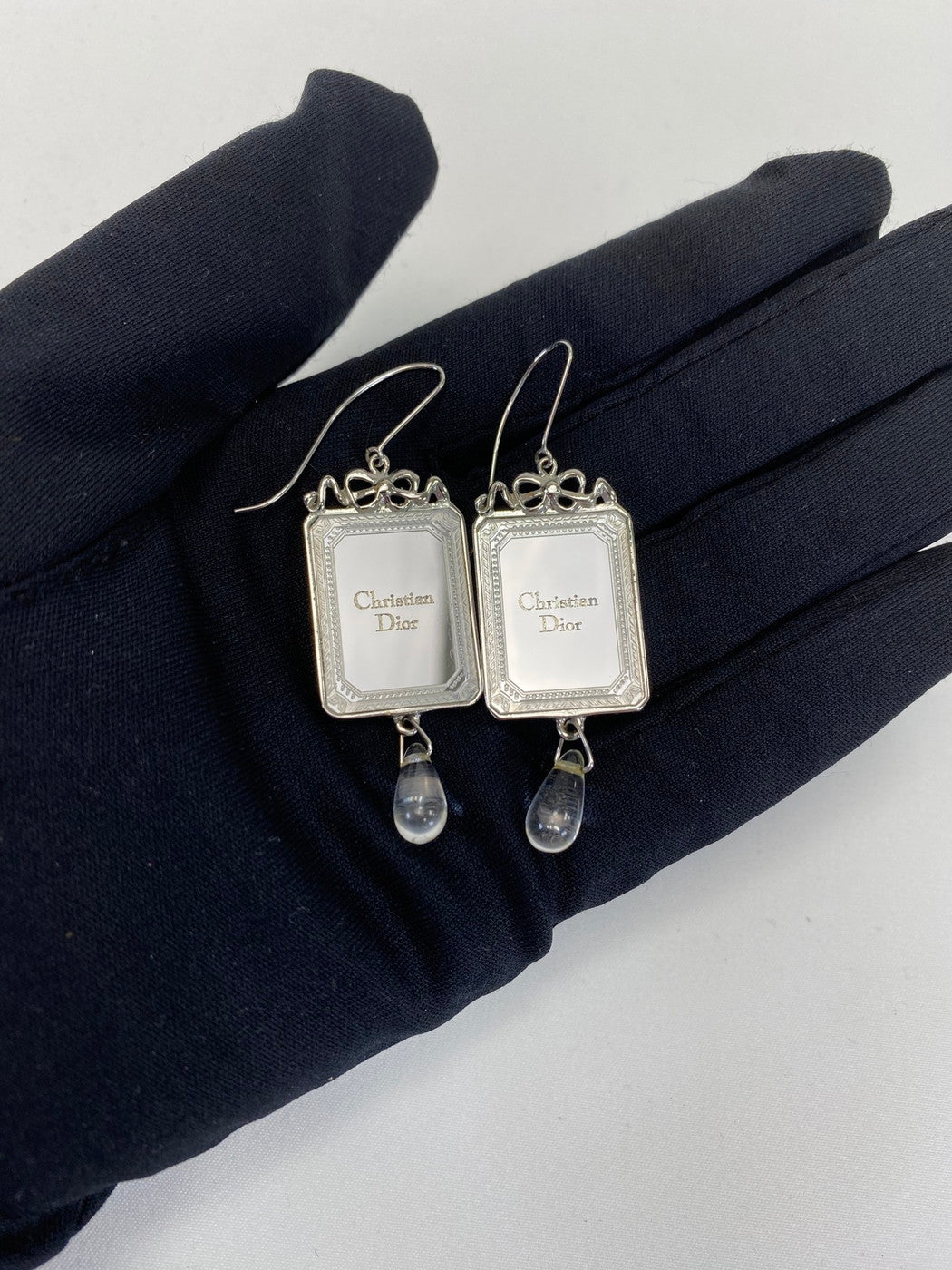 Dior 银色镜框水滴耳环（货号：9436）