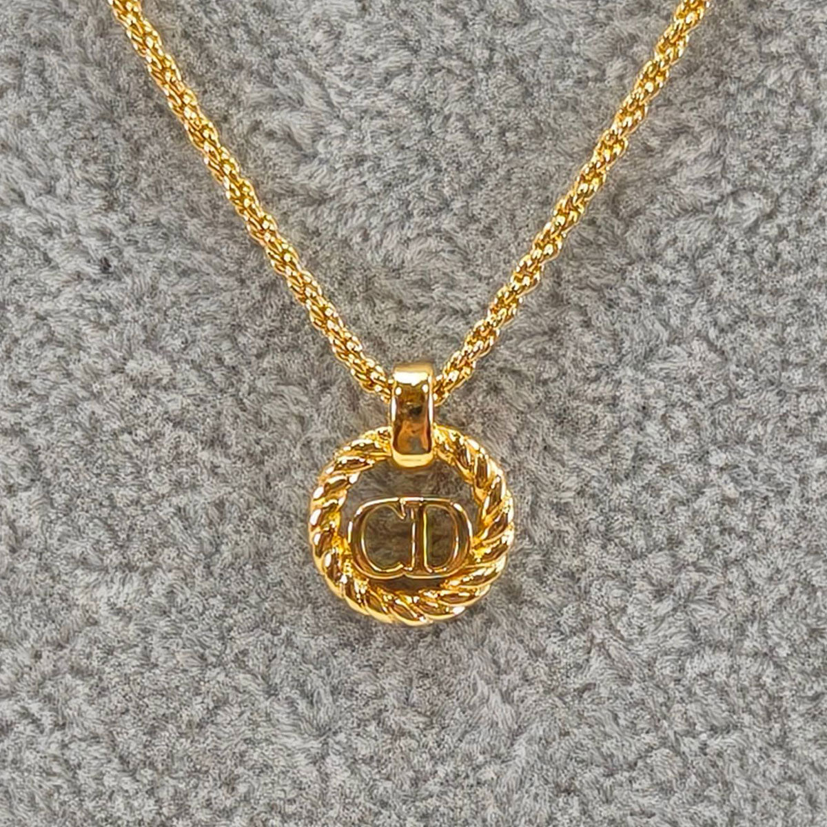 Christian Dior CD Logo 扭纹圆环项链 金色 参考编号：9946