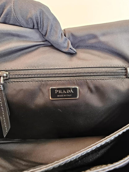PRADA Tessuto 尼龙和皮革单肩包 1BD313 黑色 控制编号：10310