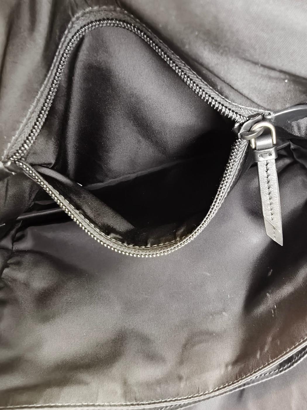 PRADA Tessuto 尼龙和皮革单肩包 1BD313 黑色 控制编号：10310