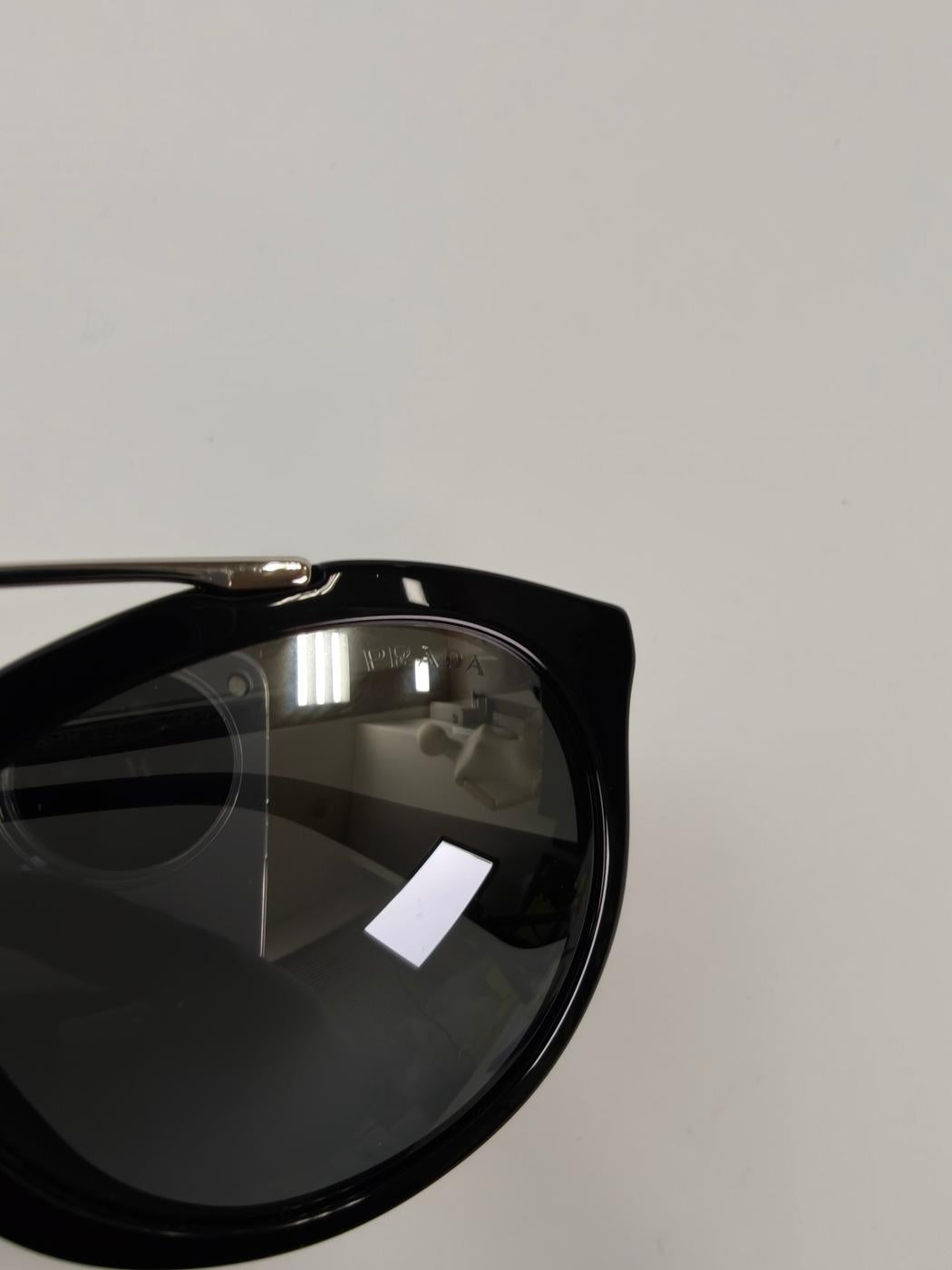 PRADA Prada 圆形黑色太阳镜 控制编号：10333