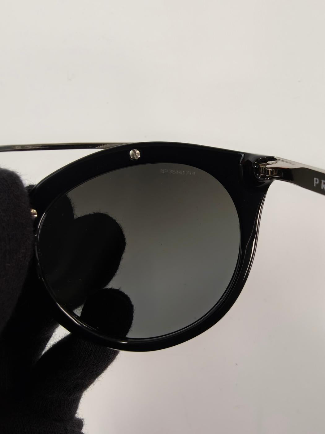 PRADA Prada 圆形黑色太阳镜 控制编号：10333