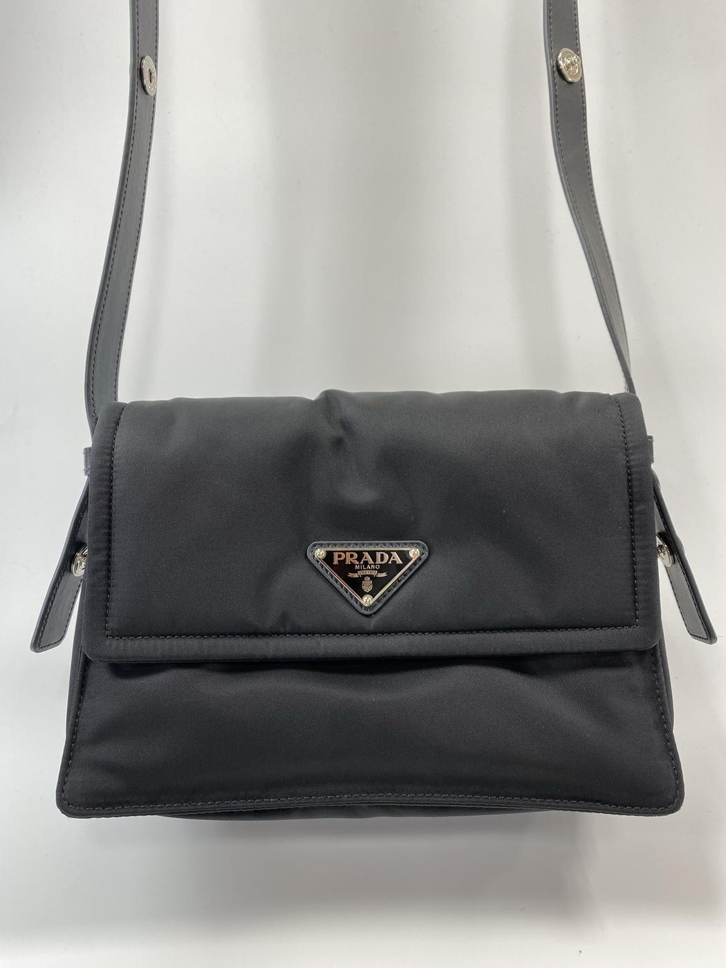 PRADA 普拉达 小号加衬再生尼龙单肩包 黑色 管理编号：11022